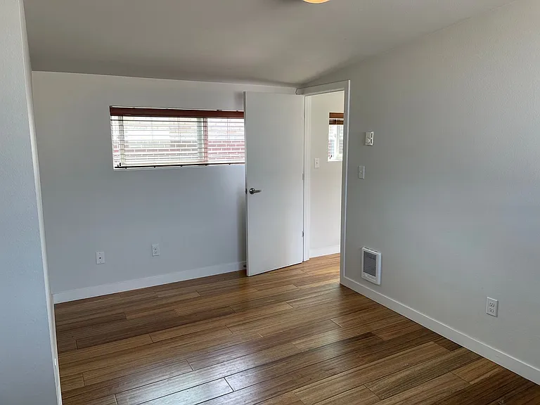 6408 Phinney - Located at the top of Phinney Ridge — Photo 15