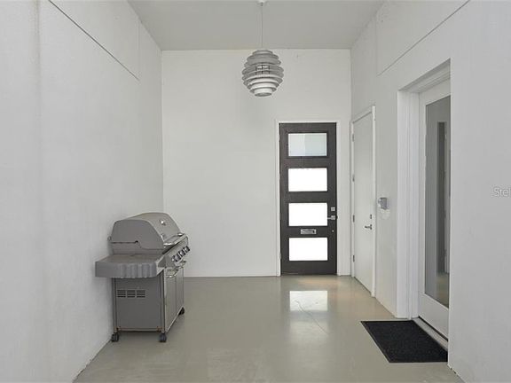 5th image of 1049 N Kentucky Ave