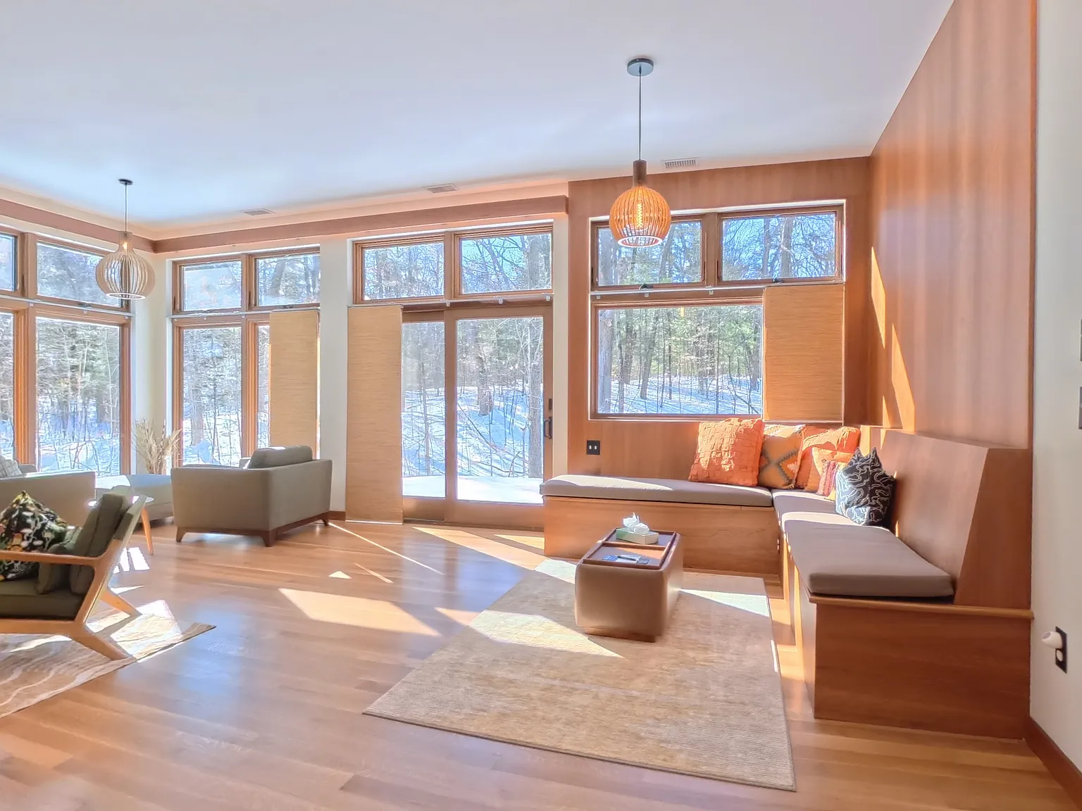 5 bed, 4.0 bath, 4000 sqft, $15,000 — Photo 3