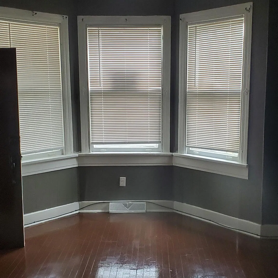 10538 S Avenue L — Photo 2
