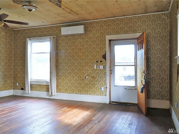 5th image of 299 Hodgden St N