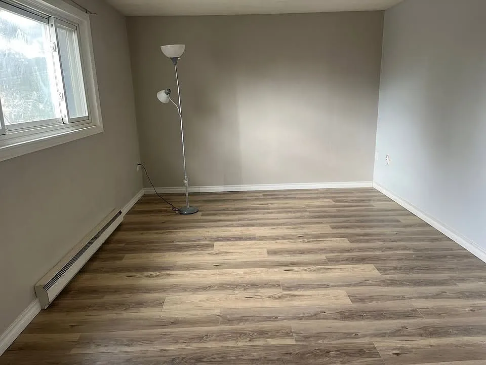 3 bed, 1.5 bath, 1200 sqft, $2,400 — Photo 3