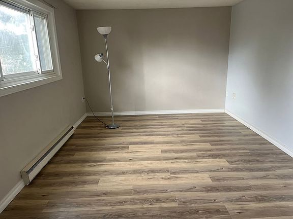 3rd image of 162 Jansen Ave #28