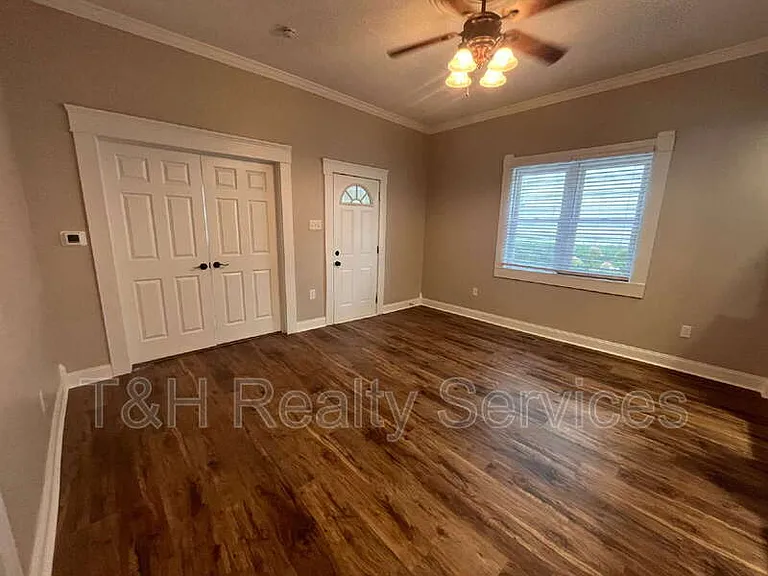 708 N Independence St — Photo 15