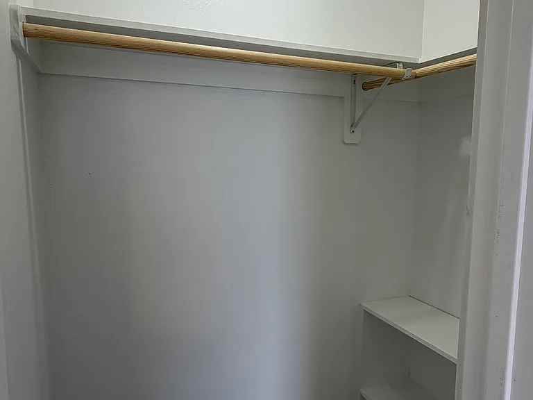 208 Hollie Cir — Photo 5