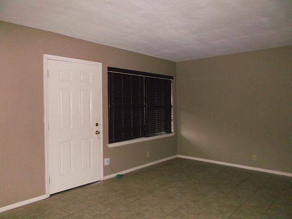 3rd image of 205 Edgewood Dr APT D