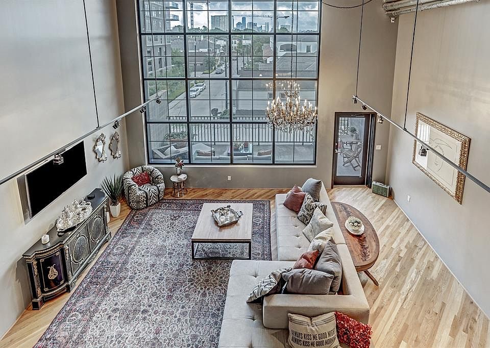 1st image of 1025 S Shepherd Dr Unit 204
