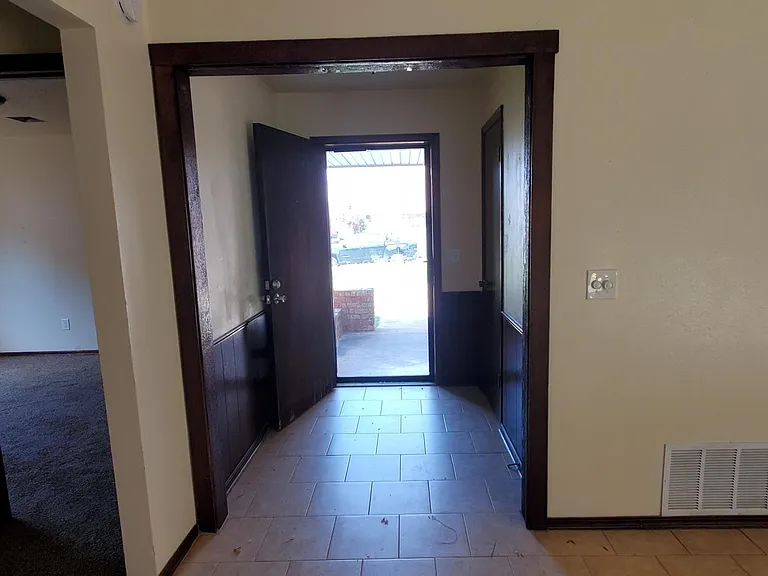 1116 Kings Ct — Photo 4