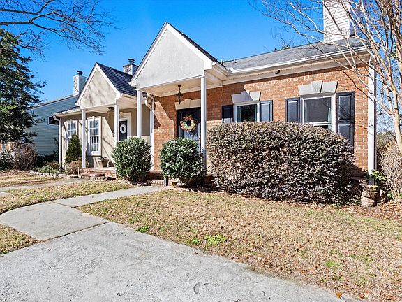 2nd image of 138 Hammond Place Cir