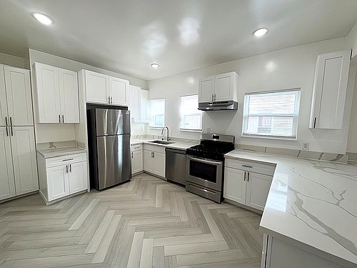 1st image of 126 1/2 N Hamilton Dr