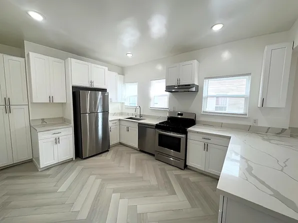 126 1/2 N Hamilton Dr, Beverly Hills, CA 90211