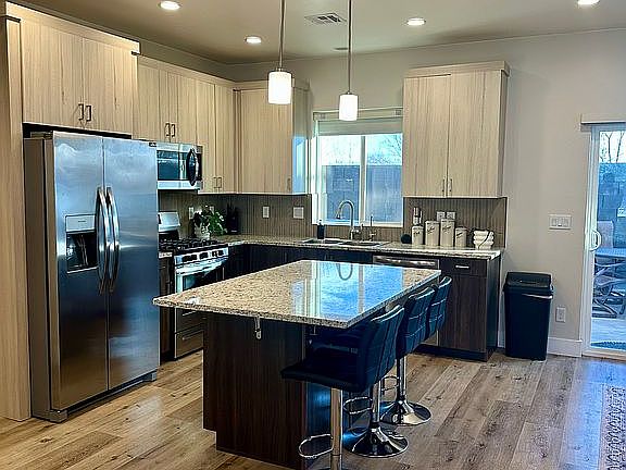 4th image of 385 W Cliff View Ln