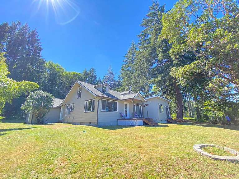 1304 Madrona Beach Rd NW — Photo 4