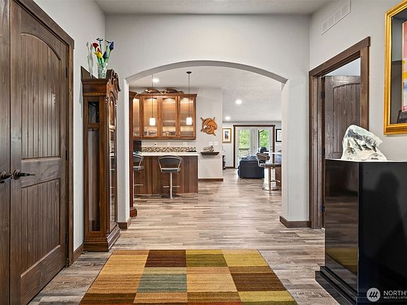 3rd image of 437 NW Equestrian Drive