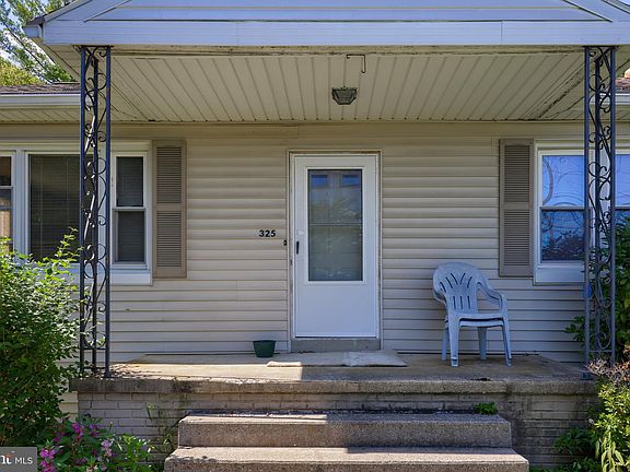 2nd image of 325 Barbara St