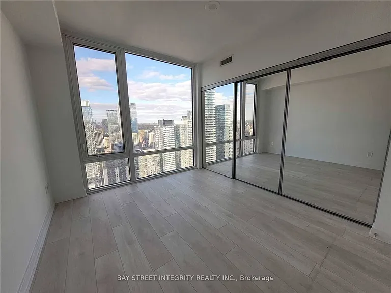 501 Yonge St #4205 — Photo 2