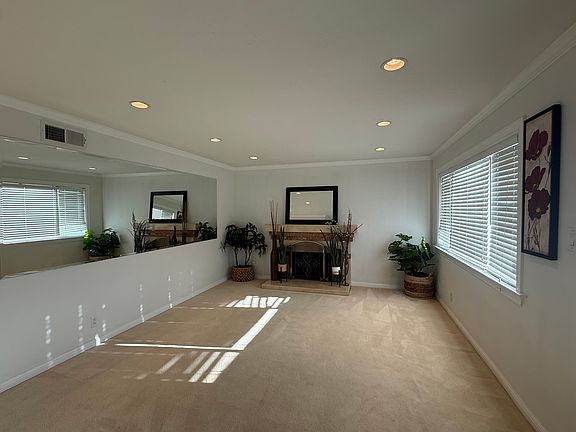 3rd image of 1046 Huntingdon Dr