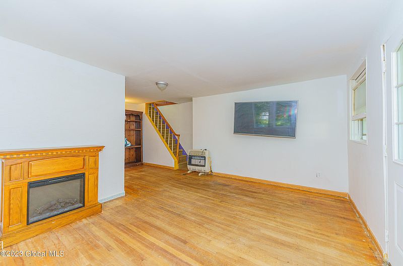 5th image of 801 marion Avenue