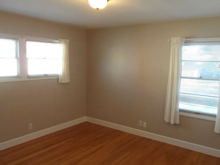 445 N Pine St — Photo 18