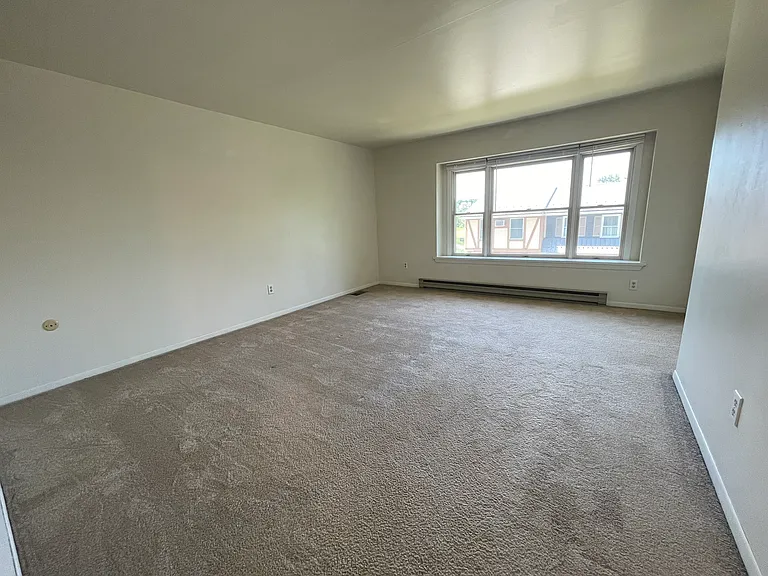 433 Cedarcrest Dr — Photo 14