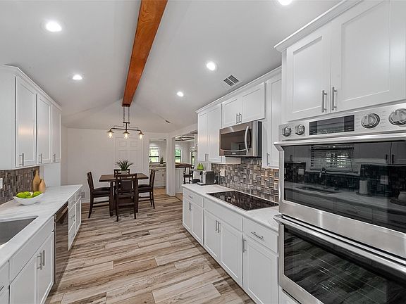 5th image of 1626 Mockingbird Ln