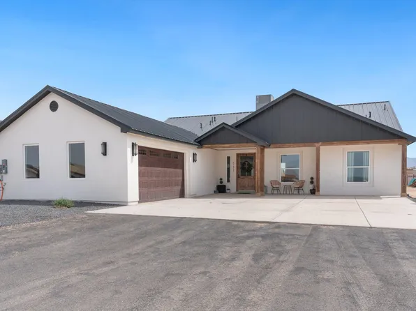 712 2nd St NE, Rio Rancho, NM 87124