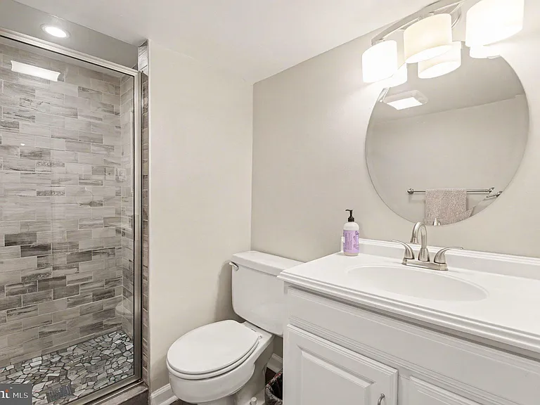 6417 Berkshire Dr — Photo 21