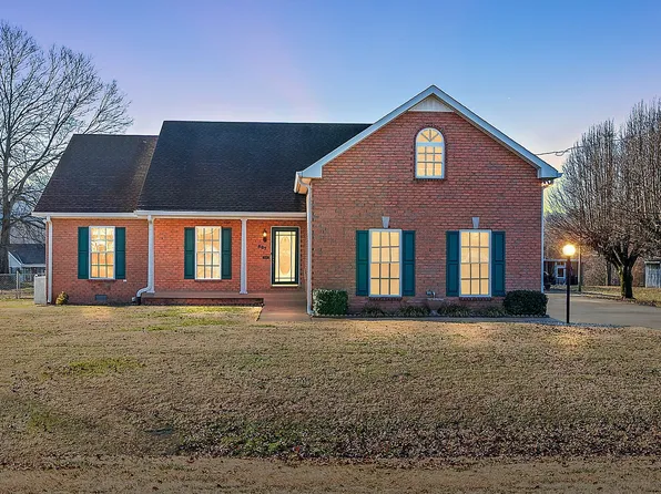 567 Bluff View Dr, Pegram, TN 37143