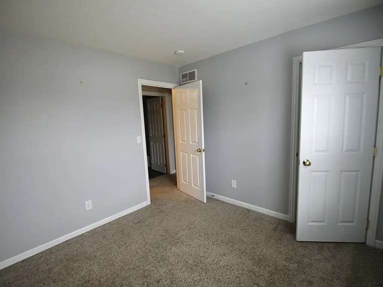 4400 Greensbury Dr — Photo 43