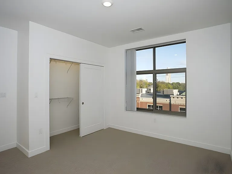 Park South — Photo 17