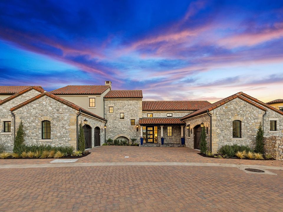1st image of 34 Comillas Dr