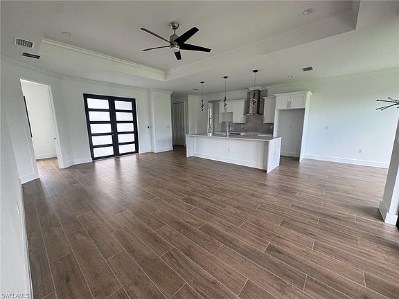 5th image of 2741 41st AVE NE