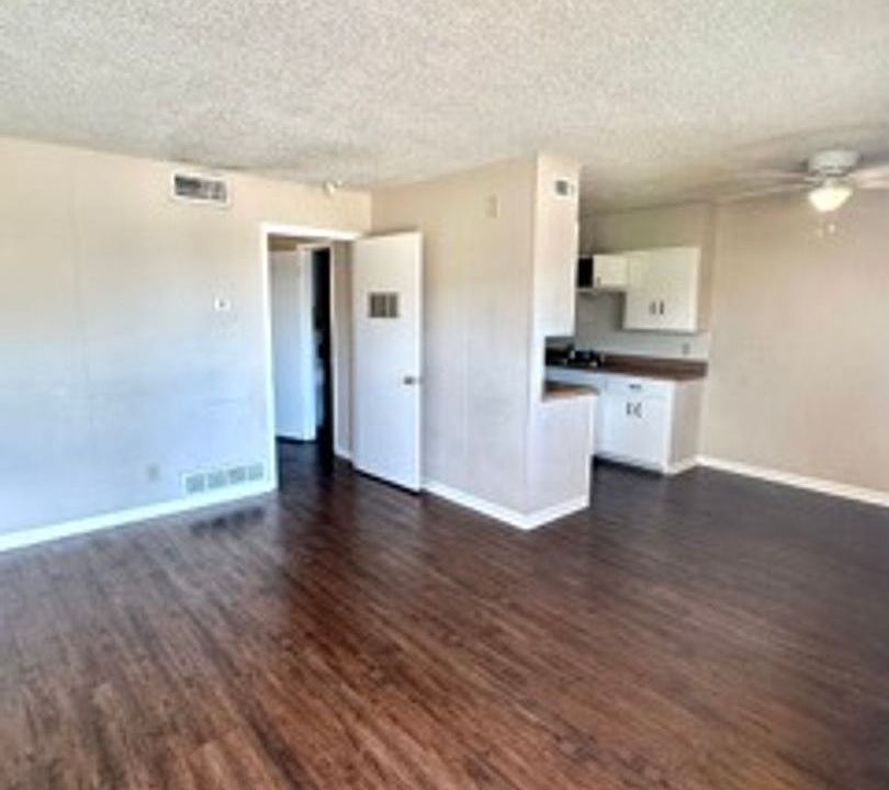 1st image of 1809 S Lincoln St #8