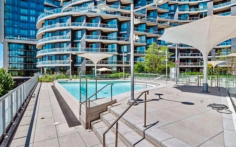 1 Edgewater Dr #920 — Photo 2