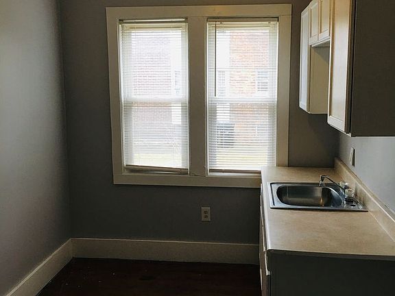 5th image of 761 Philip St Unit A