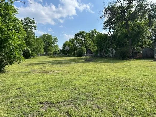 405 E Grand St, Whitewright, TX 75491