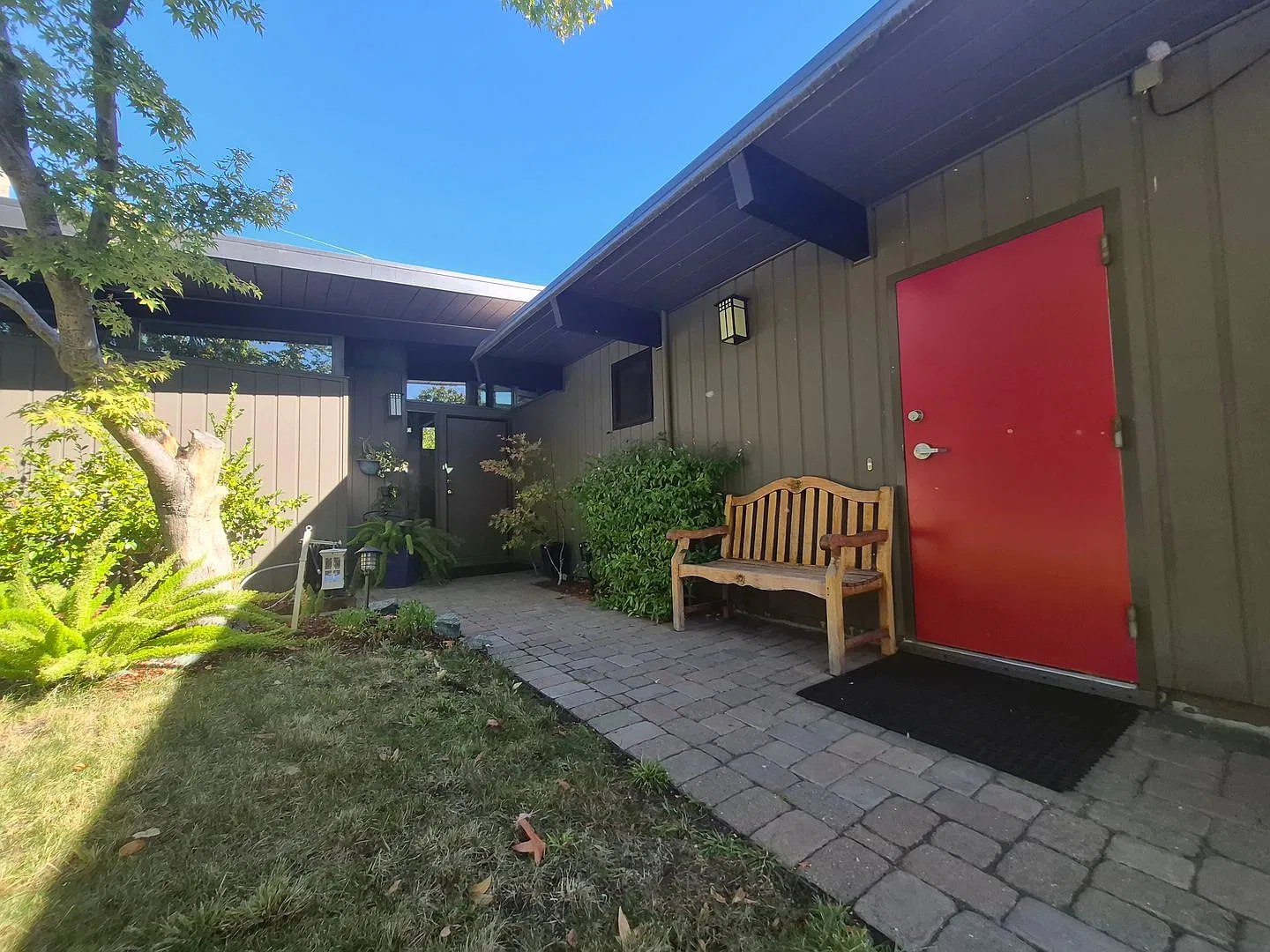 Classic Eichler in Palo Alto: 3707 Lindero Drive — Photo 1