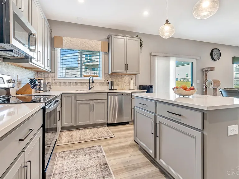 5817 Montrose Ct — Photo 9
