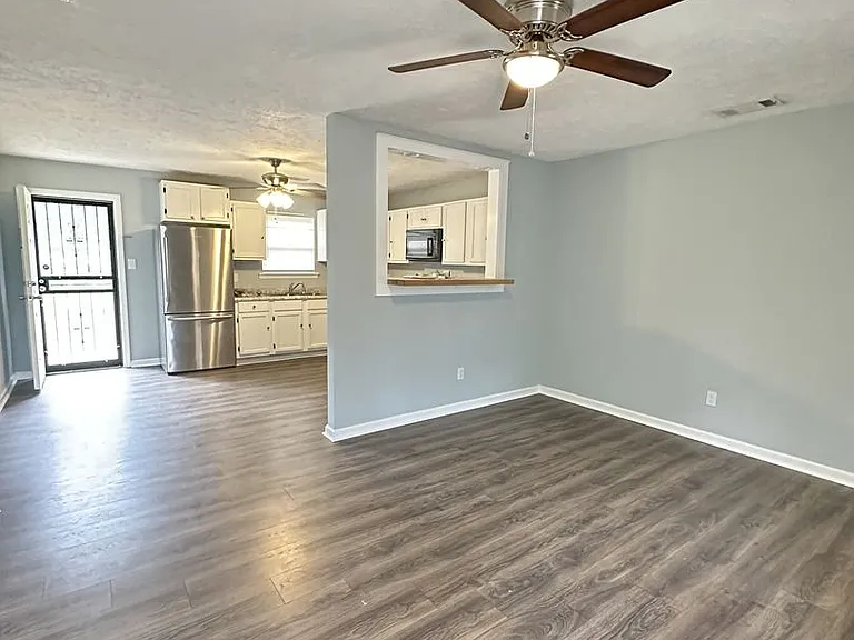 1460 N Royal St — Photo 2