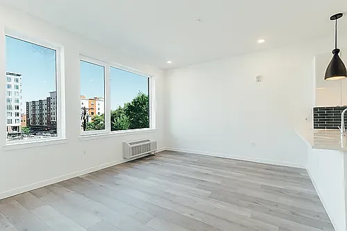 130 Monitor Street — Photo 12