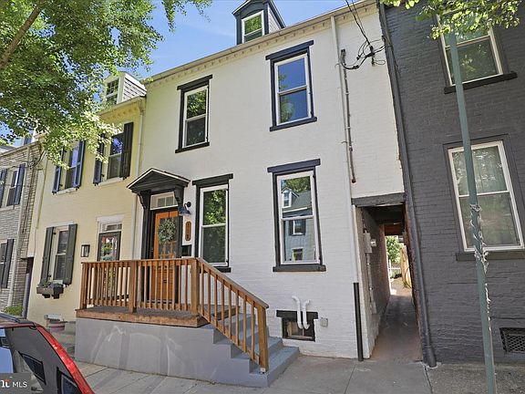 2nd image of 119 N Plum St