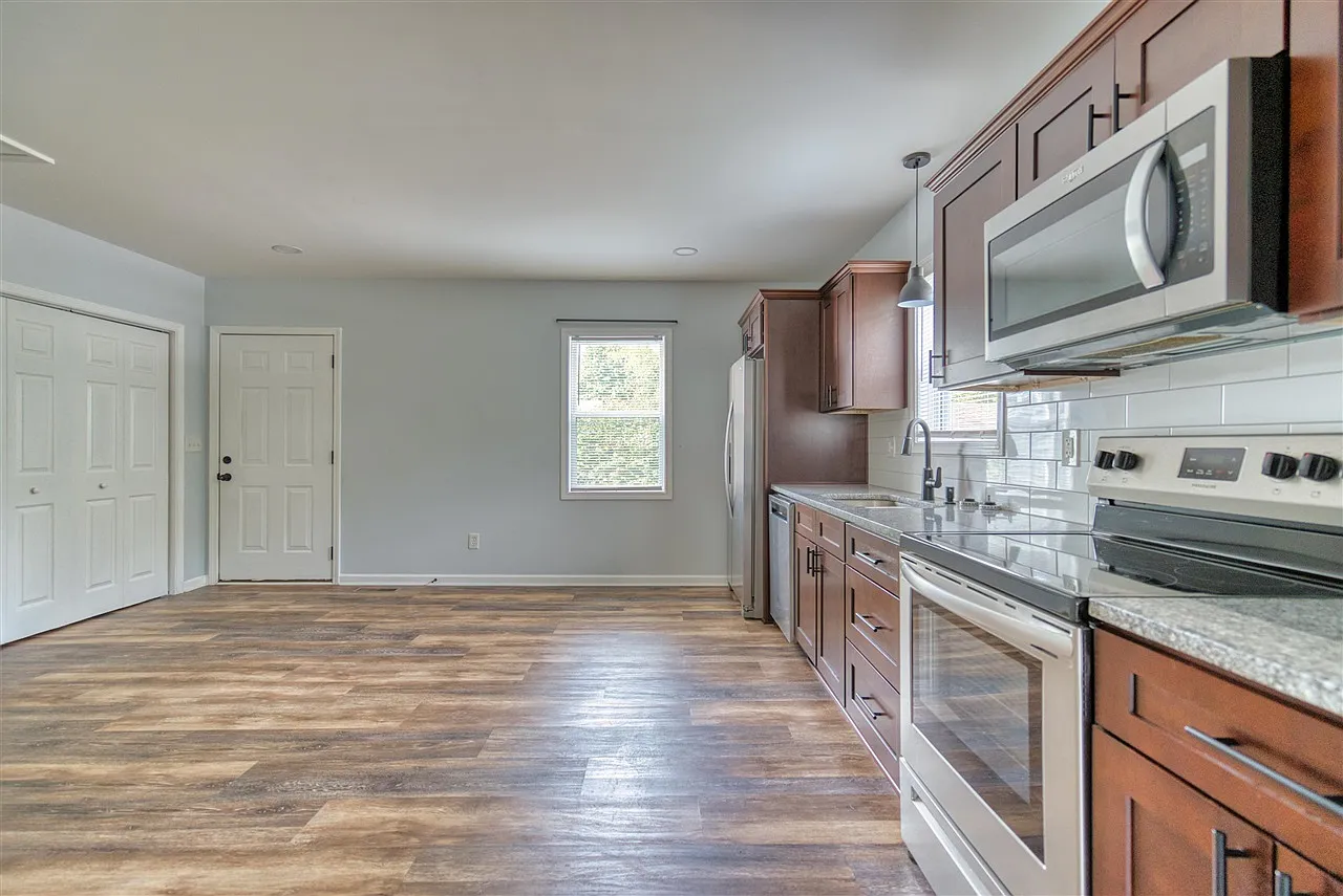 2 bed, 2484 sqft, $1,150 — Photo 2