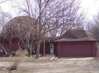 2712 S River Bluff Rd, Sioux Falls, SD 57110