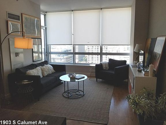 4th image of 1903 S Calumet Ave #822