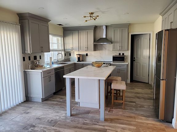 4th image of 5600 San Tropez Dr