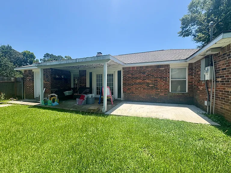 300 Live Oak Ct — Photo 14