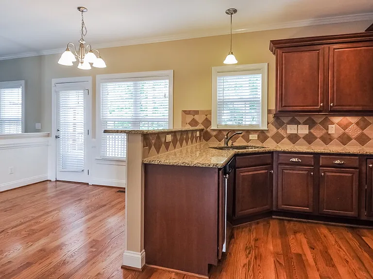 221 Worthington Ct — Photo 10