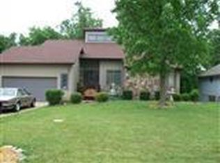 3165 W Edgewood St, Springfield, MO 65807