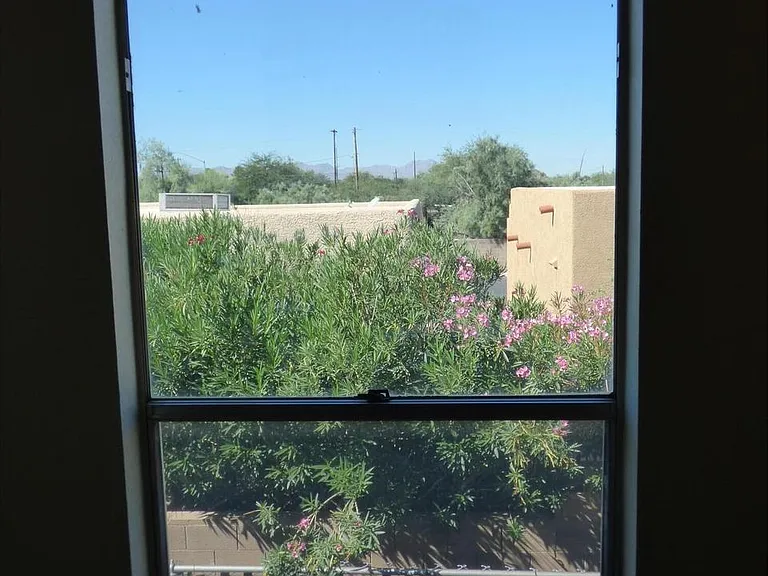 1501 E Prince Rd #B — Photo 17