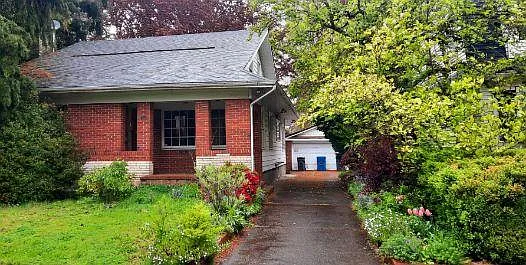 965 E St NE — Photo 1